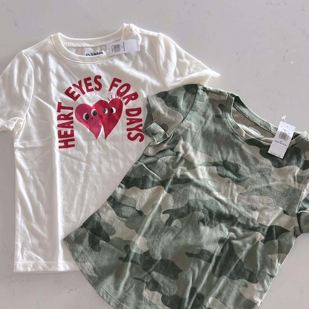 Lot of 2 NWT old Navy valentines/camo 5T $7